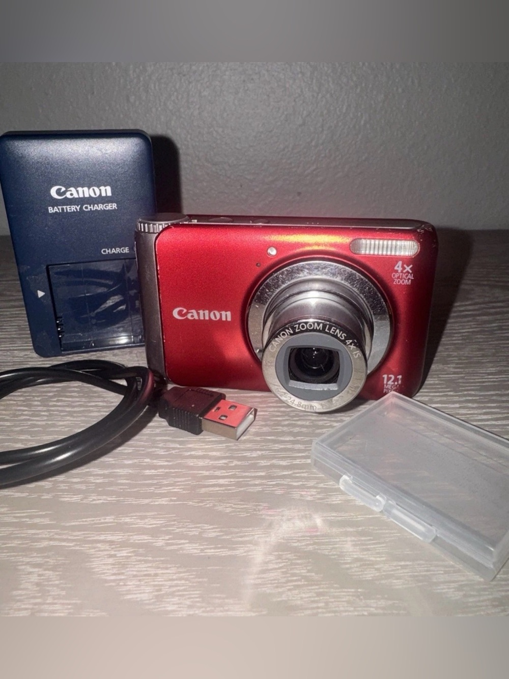 Canon PowerShot A3100 IS 12.1 MP Digital Camera 4x Op Zoom -Batterie, Charger